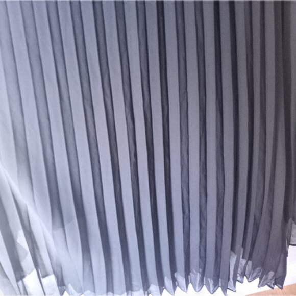 Boohoo Pleated Puff Sleeve Maxi Dress - Picture 9 of 12